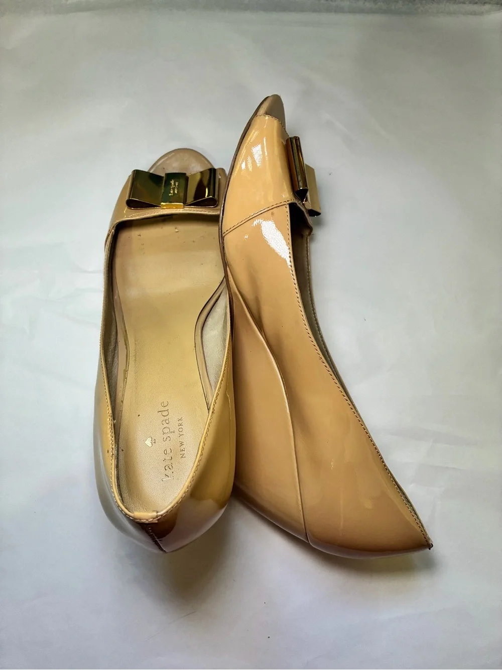 kate spade size 11 Two-Pair Bow-Accent Peep Toe wedge heels in Nude and Black
